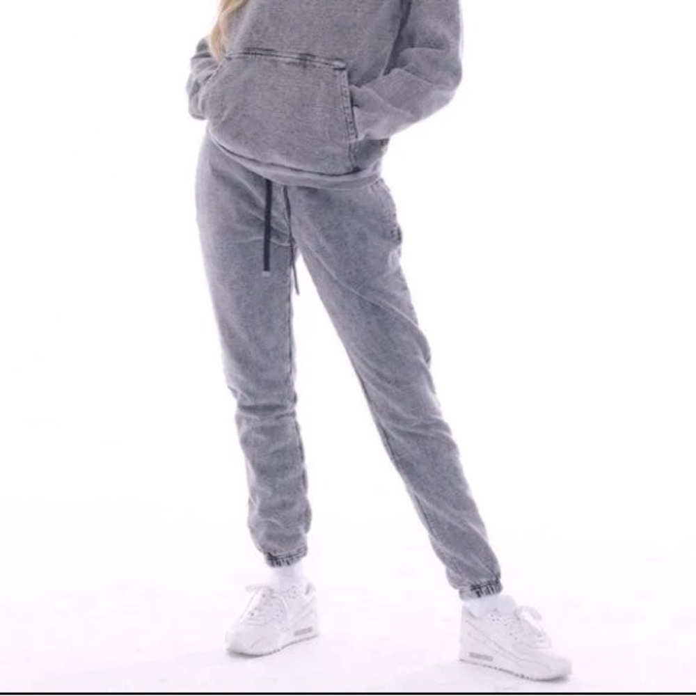 TALENTLESS joggers in steel grey!